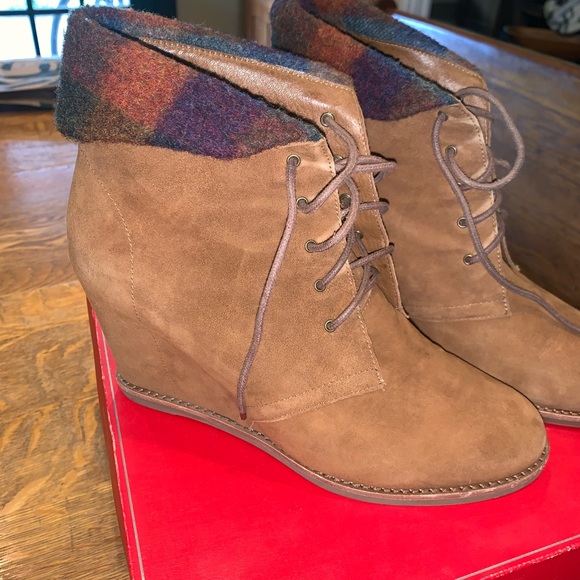 Johnston and Murphy brown suede wedge boots 10 - Picture 2 of 5